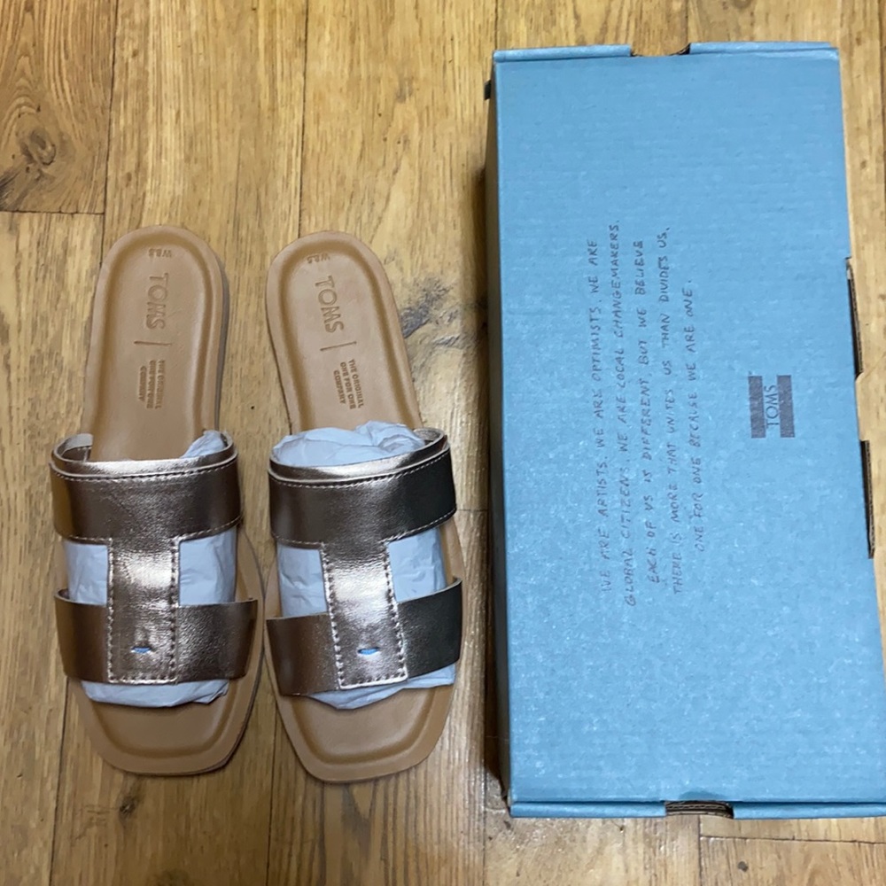 COPY - Toms Seacliff Gold Metallic Leather Sandals.